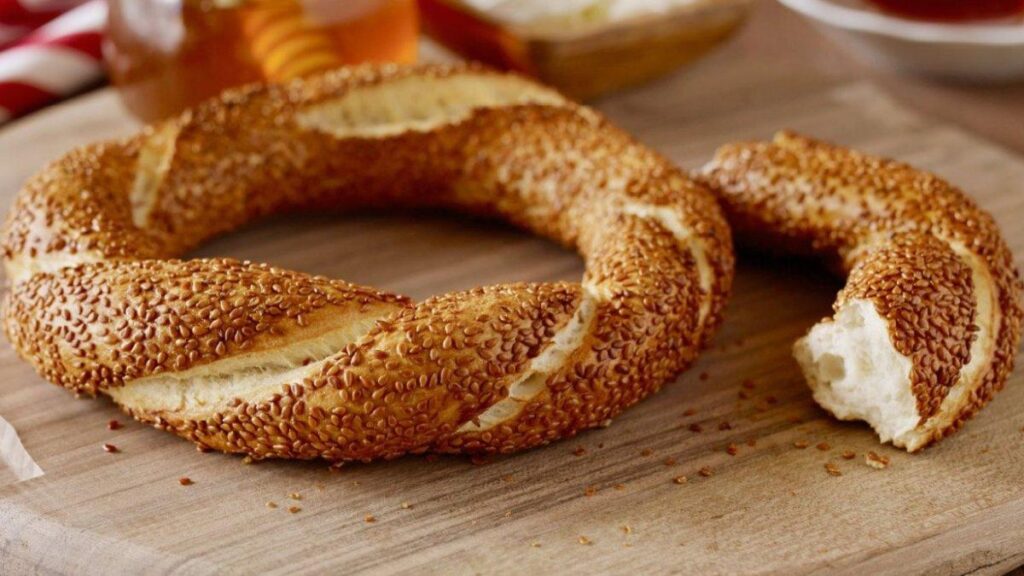 ซิมิตี เบอเรก และปิเด: เมนูขนมปังอุ่นๆ ยามเช้าใน ตุรกี